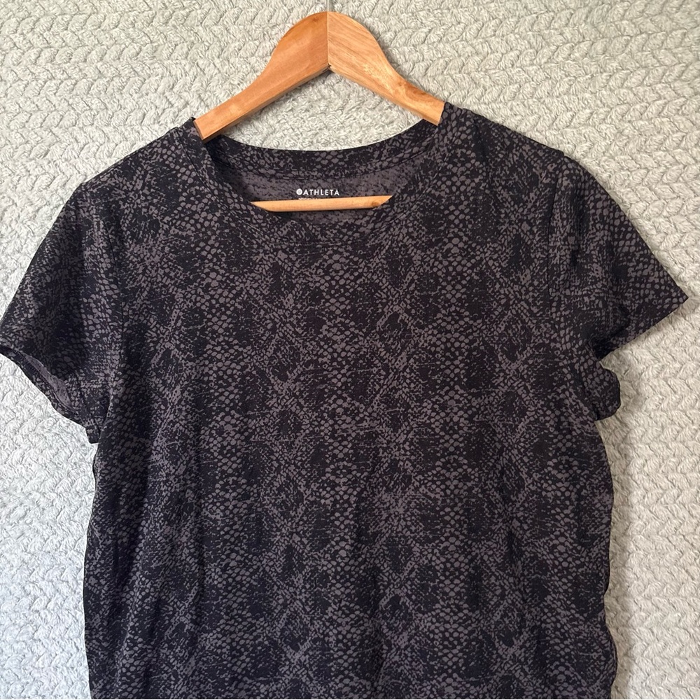 Athleta Organic Daily Snake Tee Charcoal Grey Black Snakeskin Print L Athletic